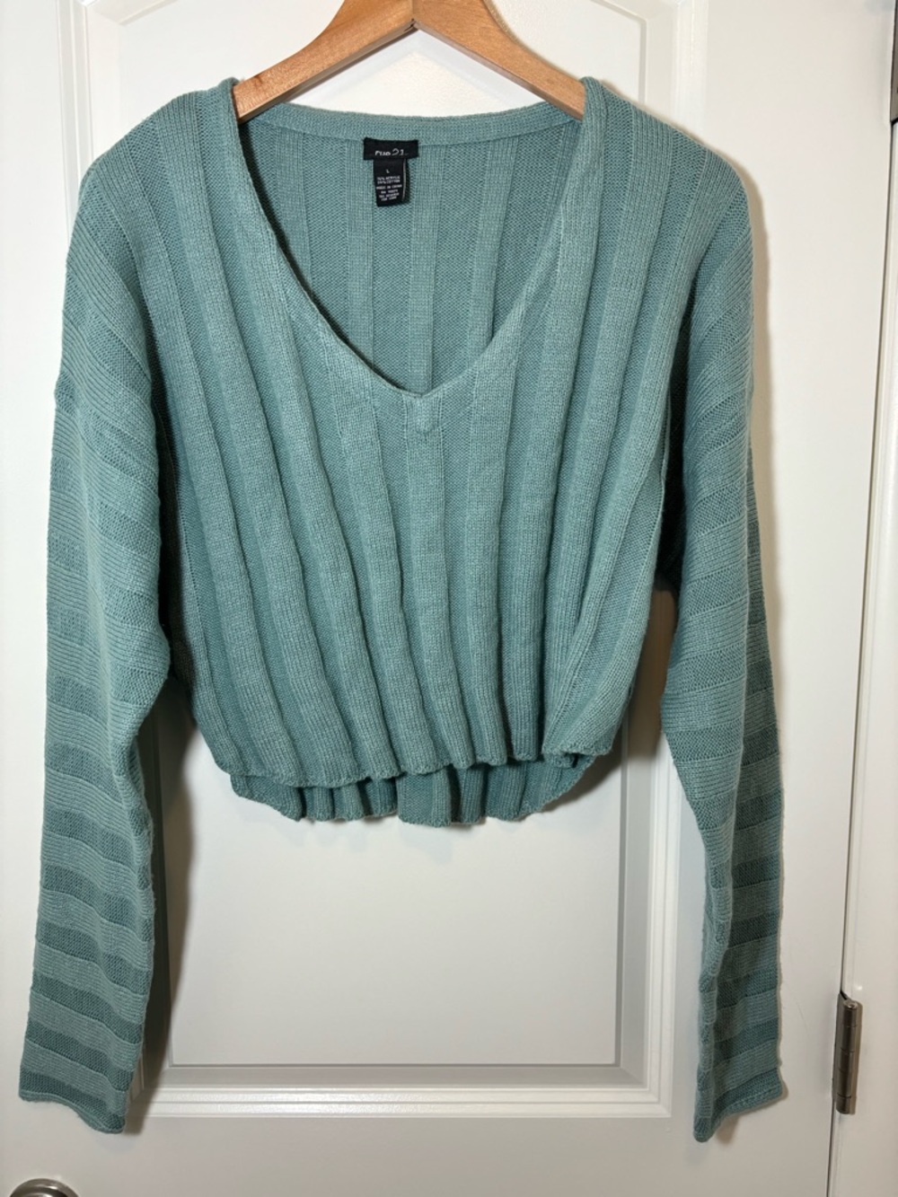 Rue 21 Seafoam V-Neck Ribbed Cropped Sweater